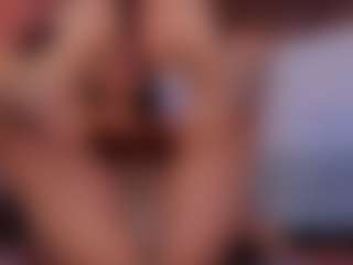 Live cam show with Renatta Cruz - Shaved Pussy on Hubzter Live