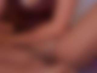 Live cam show with Renatta Cruz - Squirt on Camsoda