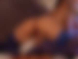 Live cam show with Renatta Cruz - Bedroom on livesuperchat.net