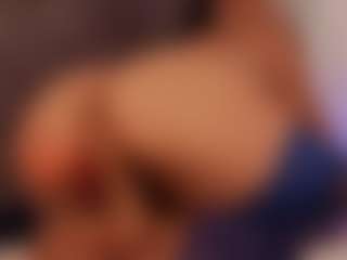 Live cam show with Renatta Cruz - Brown Hair Toys on Camsoda