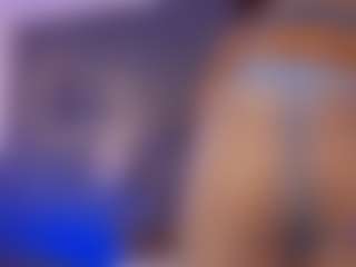 Live cam show with Renatta Cruz - Lush Brown Hair on Milfs Live