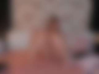RubiReed MILF webcam performer live streaming