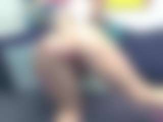 Live cam show with RubiReed - Middle Aged on livesuperchat.net