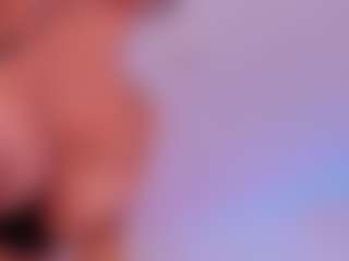 Live cam show with SofiaReyes - Petite on Camming Site