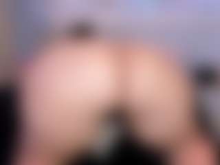 - K Y A N A - MILF webcam performer live streaming