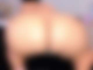 - K Y A N A - MILF webcam performer live streaming