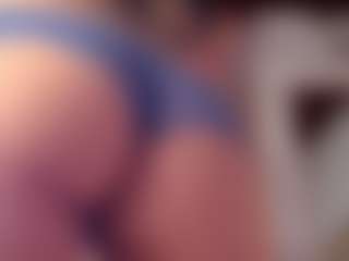 Live cam show with Nella-joly - Skinny on Uber Horny
