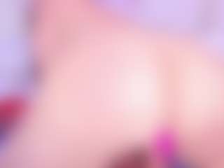 Live cam show with EvaaGrace - Shaved Pussy MILF on TottyGirls