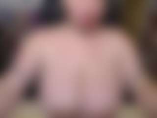 imthinkaboutu MILF webcam performer live streaming