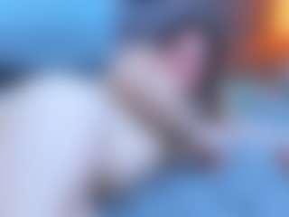 Live cam show with jaadee1 - Blonde Hair MILF on AdultVida.com