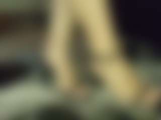 Live cam show with Assya - Butt Plug on CamClone