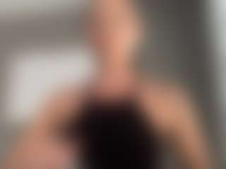 Live cam show with Iamwhitneyoc - Granny on livesexfox.com