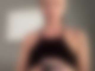 Live cam show with Iamwhitneyoc - Mature on Stripli.com