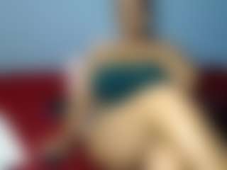 Live cam show with MissMimmi69 - Average on Milfs Live