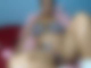 Live cam show with MissMimmi69 - Fingers on Camsoda