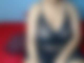 Live cam show with MissMimmi69 - Average on StripNow