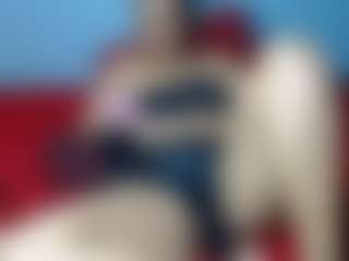 Live cam show with MissMimmi69 - Average on livesuperchat.net