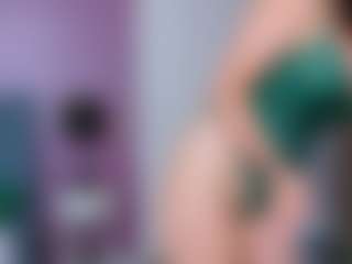 Live cam show with CarlaReys - Oil on Free Soda
