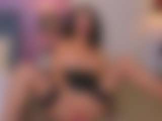 Live cam show with CarlaReys - Oil on Mixed Magazine Live