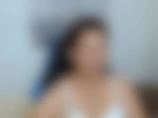 Live cam show with martina-miilf - Average on CamwithHer