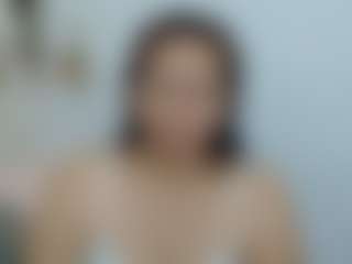 Live cam show with martina-miilf - Gamer MILF on Latina Girls