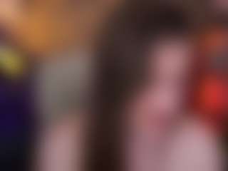 Live cam show with EmmyCharm - Green Eyes on Mixed Magazine Live