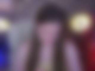 Live cam show with EmmyCharm - Green Eyes on SquirtSoMuch