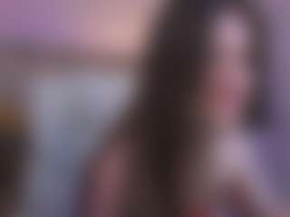 Live cam show with EmmyCharm - Skinny on Camsoda
