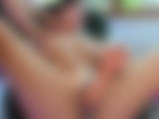awesome-jolie's Live Sex Cam Show