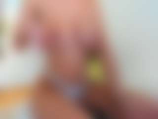 awesome-jolie's Live Sex Cam Show