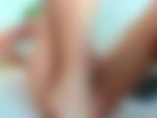 Live cam show with awesome-jolie - Shaved Pussy on Cam Slut