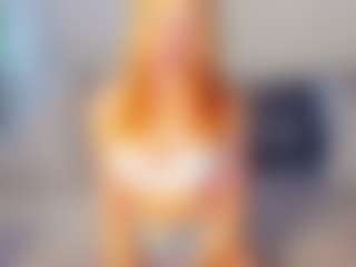 Live cam show with Nikki - Blonde Hair on CamClone
