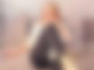 Nikki MILF webcam performer live streaming