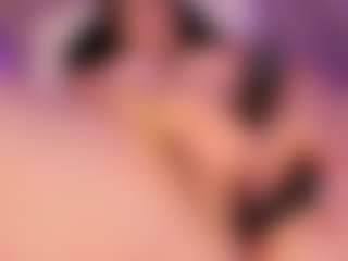Live cam show with Arianna Suarezz - Average on Cam Slut