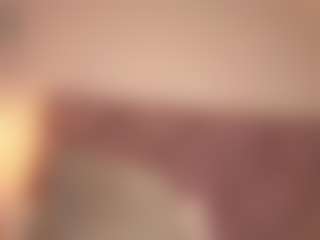 Live cam show with Arianna Suarezz - Average on Big Tits