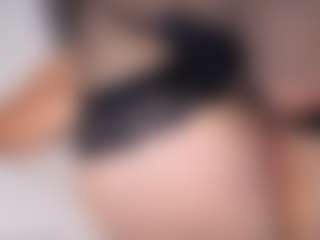 Live cam show with Arianna Suarezz - Camel Toe on PervPlay.com