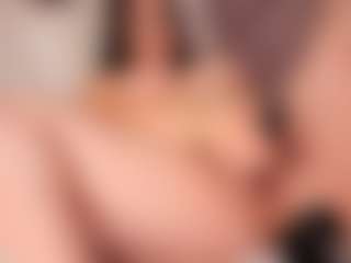 Live cam show with Arianna Suarezz - Asshole on StripNow