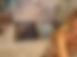 Live cam show with IhacoebRae - Bedroom MILF on Camsoda