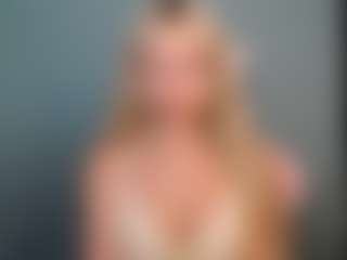 LuciaLittle's Live Sex Cam Show