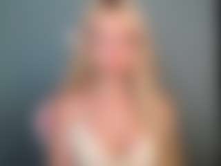 LuciaLittle's Live Sex Cam Show