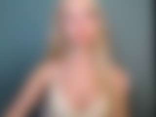 Live cam show with LuciaLittle - Cosplay on Fapmatic.com