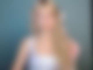 LuciaLittle's Live Sex Cam Show