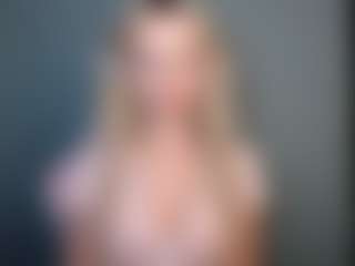 LuciaLittle's Live Sex Cam Show