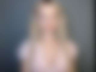 LuciaLittle's Live Sex Cam Show