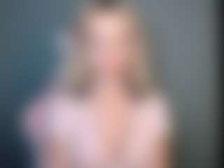 LuciaLittle's Live Sex Cam Show