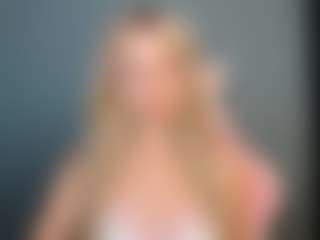 Live cam show with LuciaLittle - Blonde Hair on SpunkLive