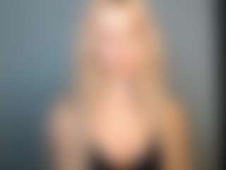 LuciaLittle's Live Sex Cam Show