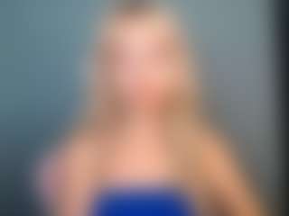 LuciaLittle's Live Sex Cam Show