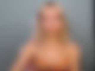 LuciaLittle's Live Sex Cam Show