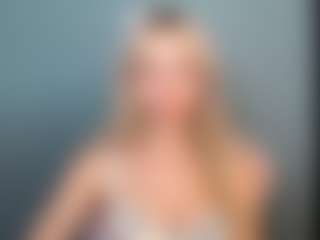 LuciaLittle's Live Sex Cam Show